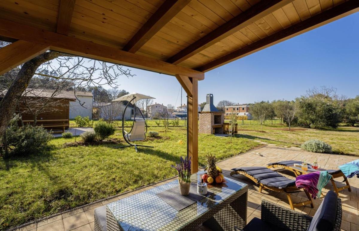Вилла Modean In Pula - Haus Fuer 2-3 Personen Экстерьер фото