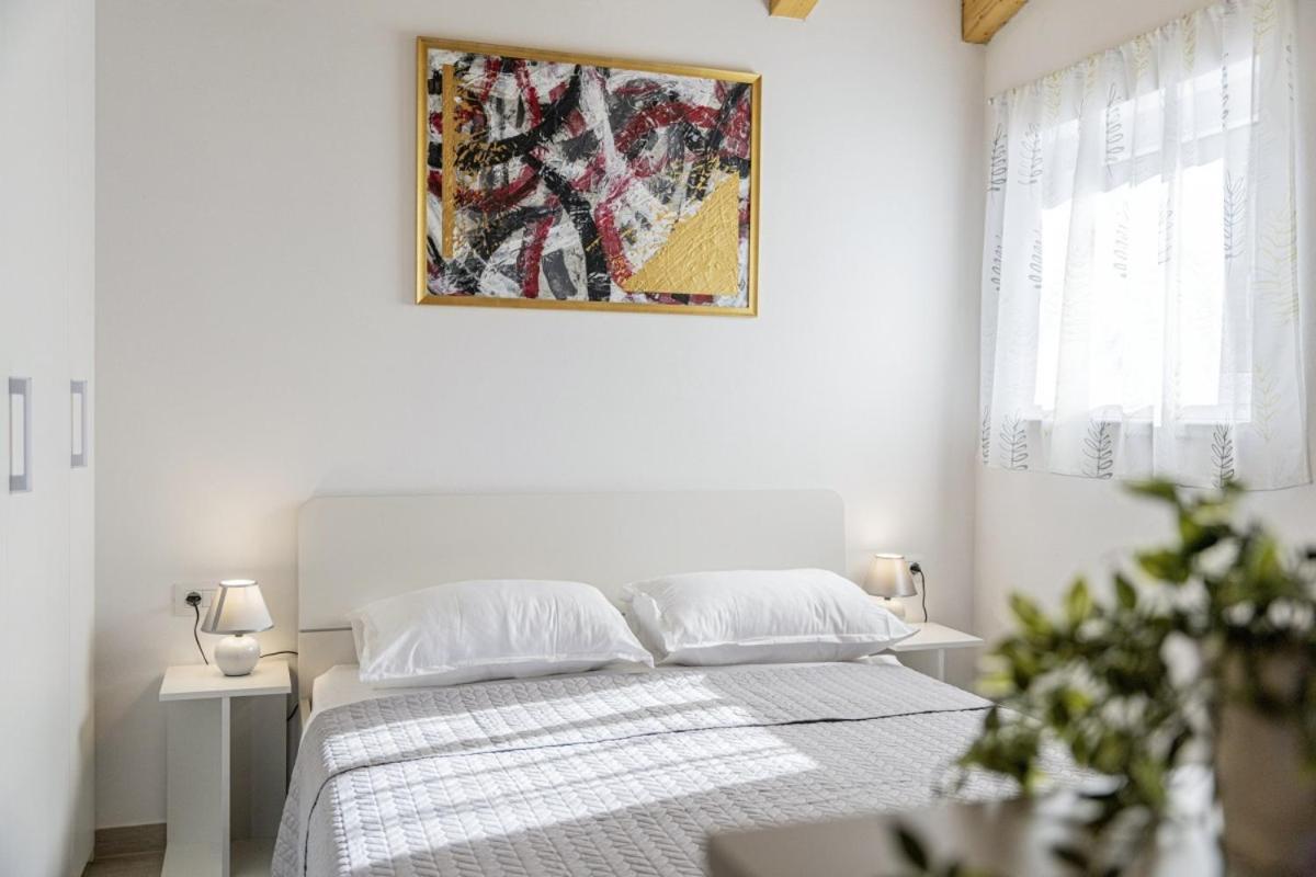 Вилла Modean In Pula - Haus Fuer 2-3 Personen Экстерьер фото