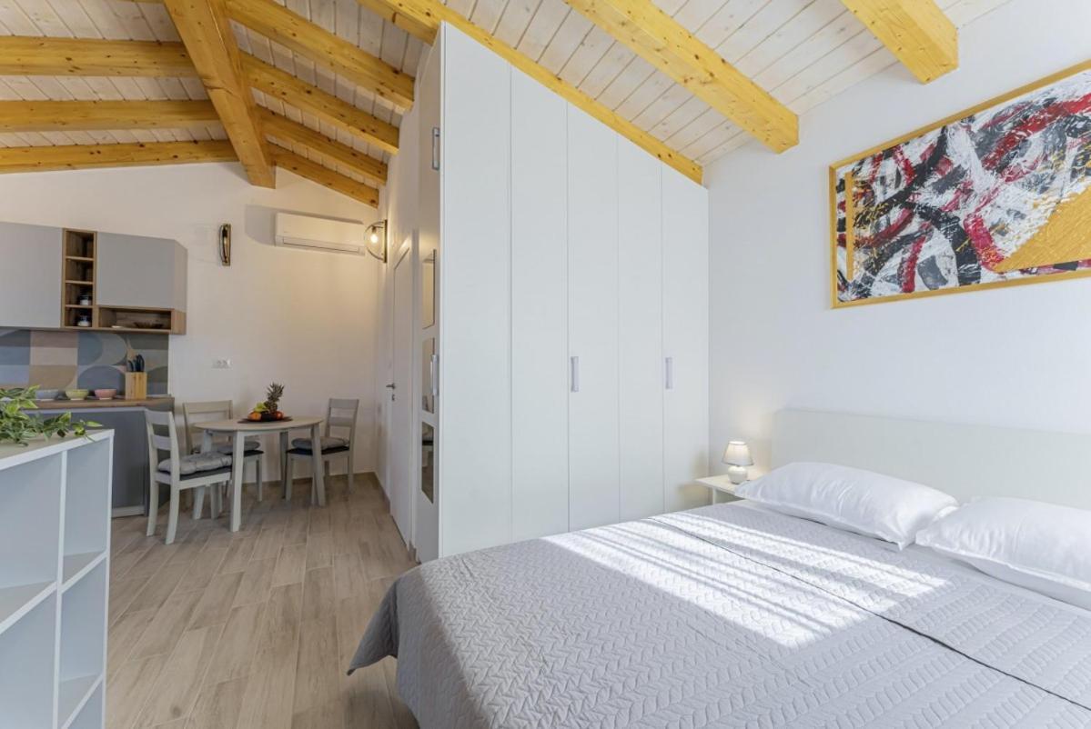 Вилла Modean In Pula - Haus Fuer 2-3 Personen Экстерьер фото