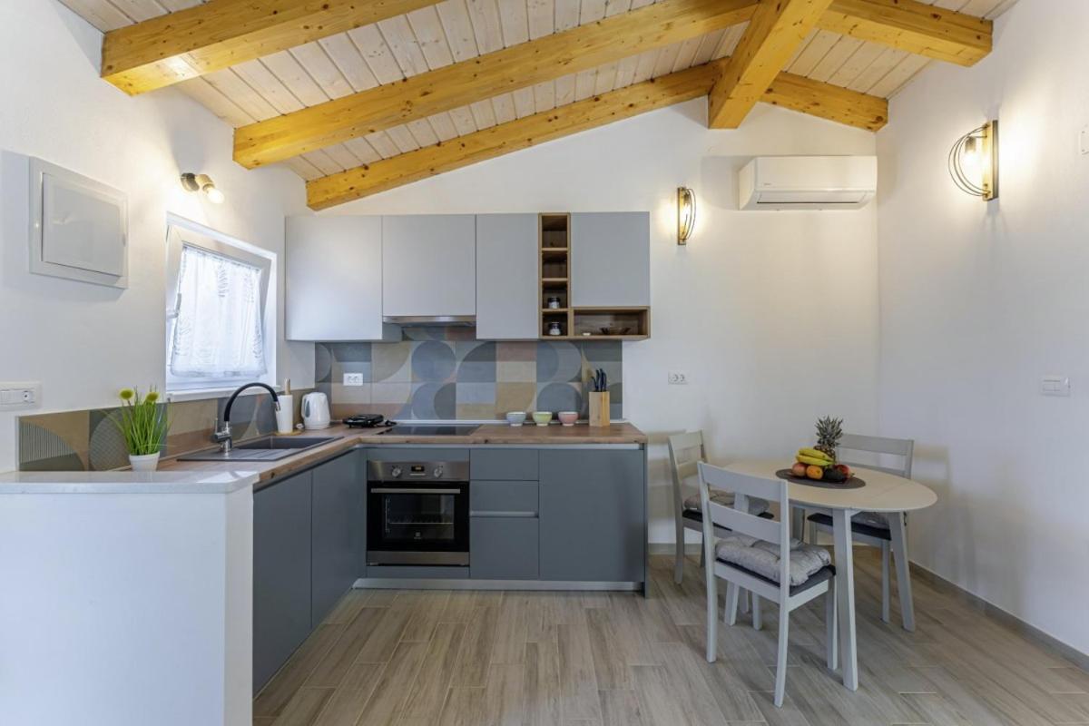Вилла Modean In Pula - Haus Fuer 2-3 Personen Экстерьер фото