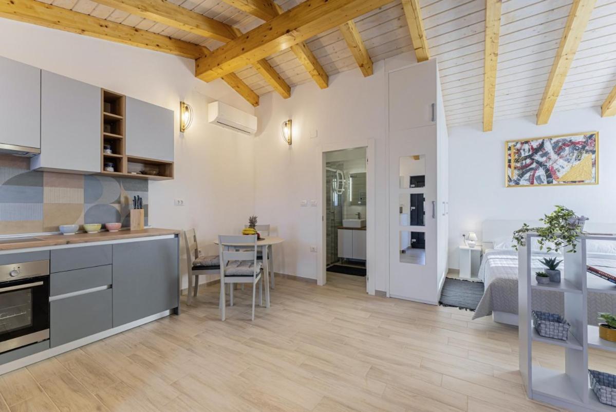 Вилла Modean In Pula - Haus Fuer 2-3 Personen Экстерьер фото