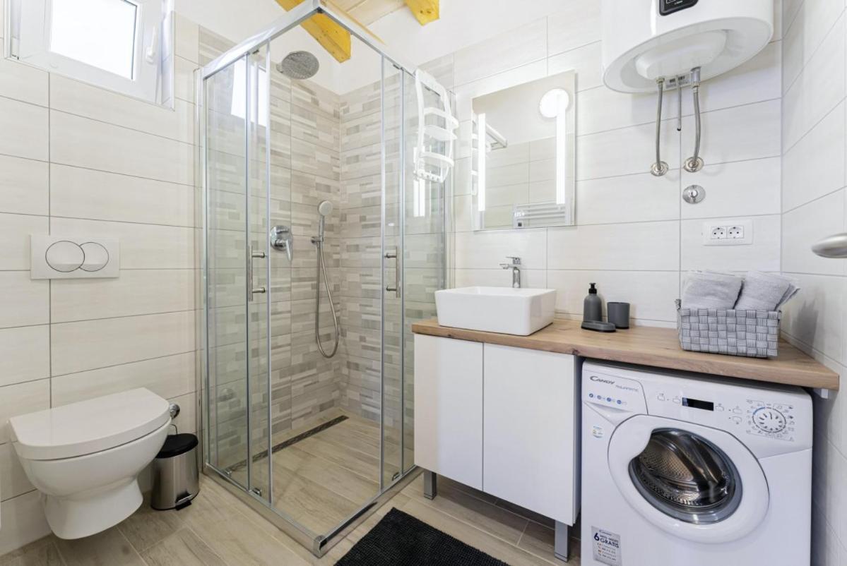 Вилла Modean In Pula - Haus Fuer 2-3 Personen Экстерьер фото